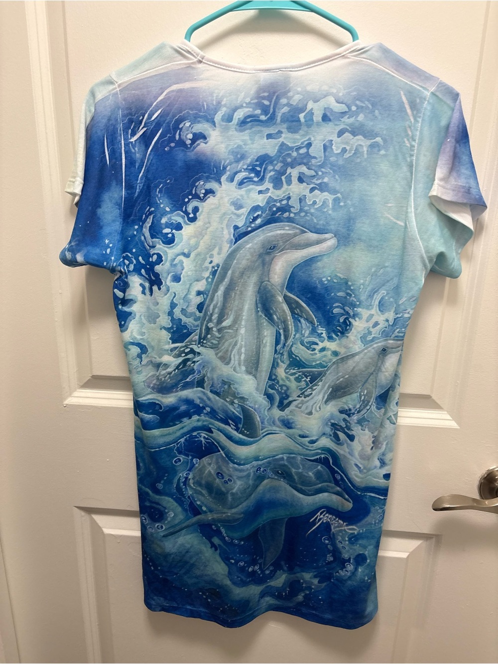 SeaWorld Blinged Dolphin Graphic Tee - Blue Ocean Print. NWT. - Picture 9 of 15